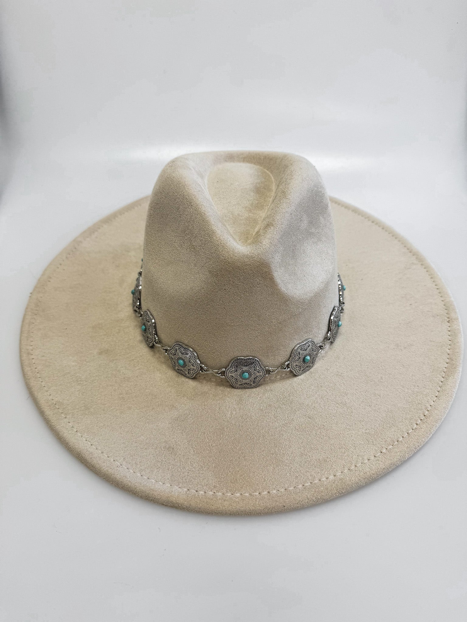 Iconic Silver Charm Hat Creme