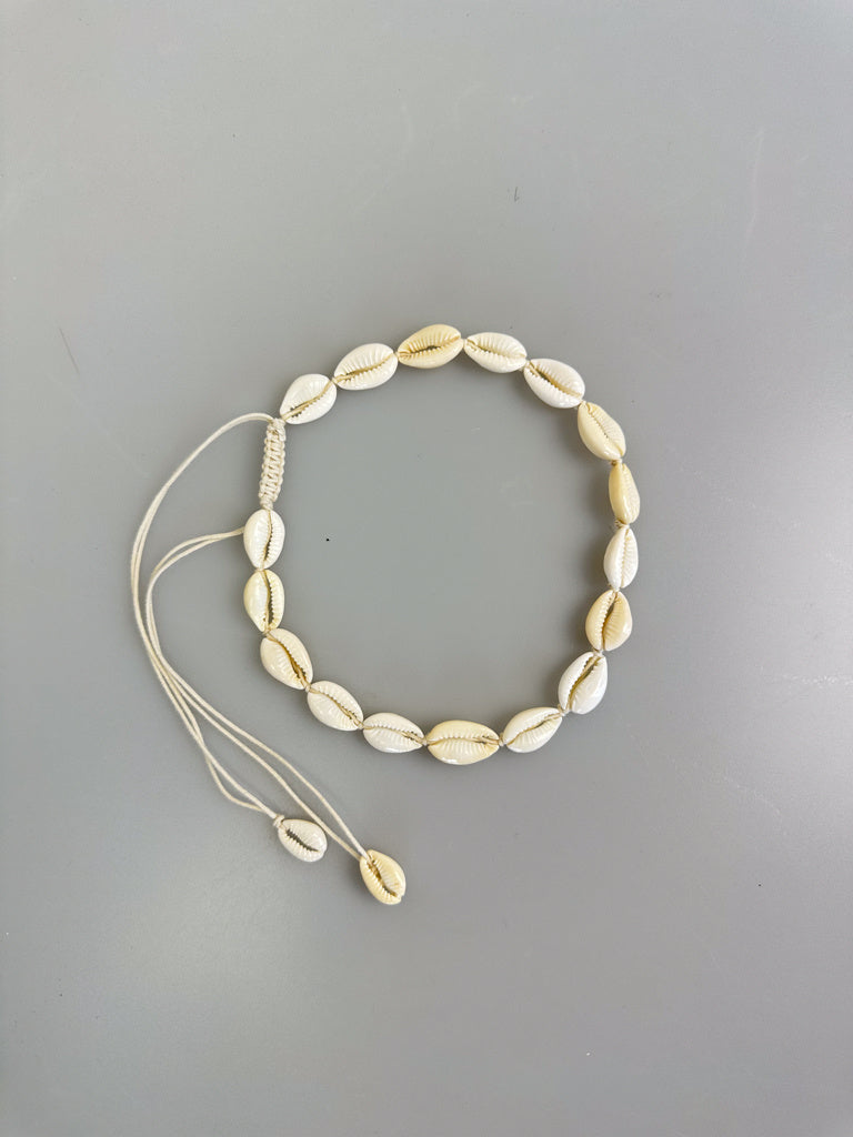 Seashell Choker -white