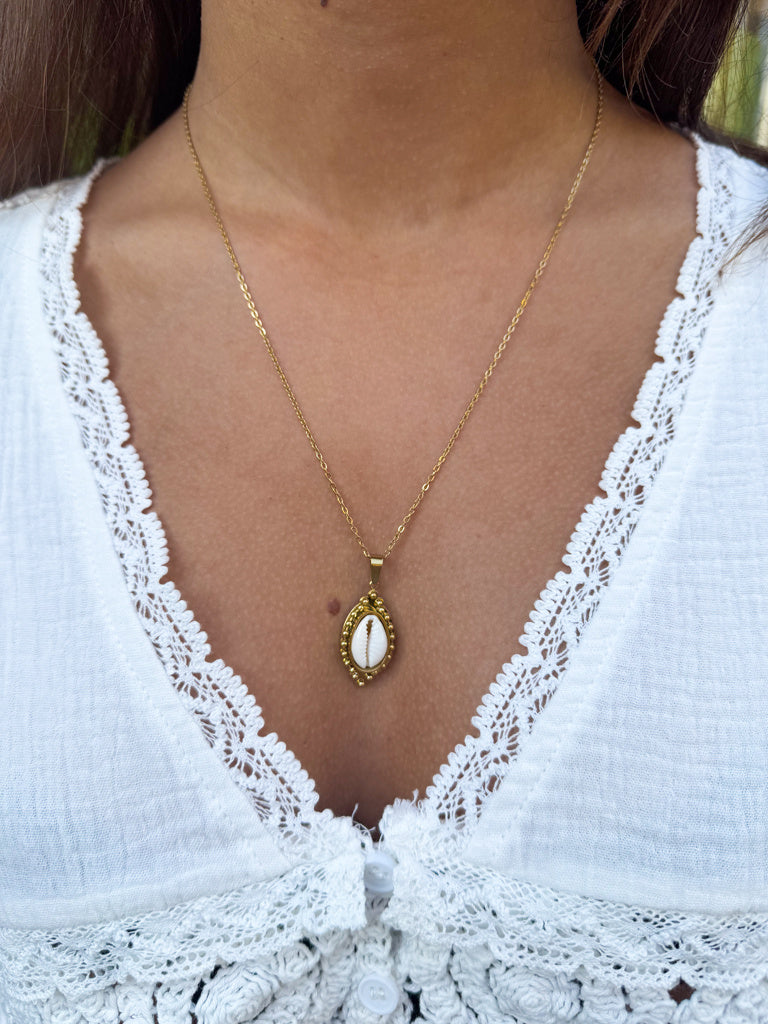 Little Mermaid Necklace Gold